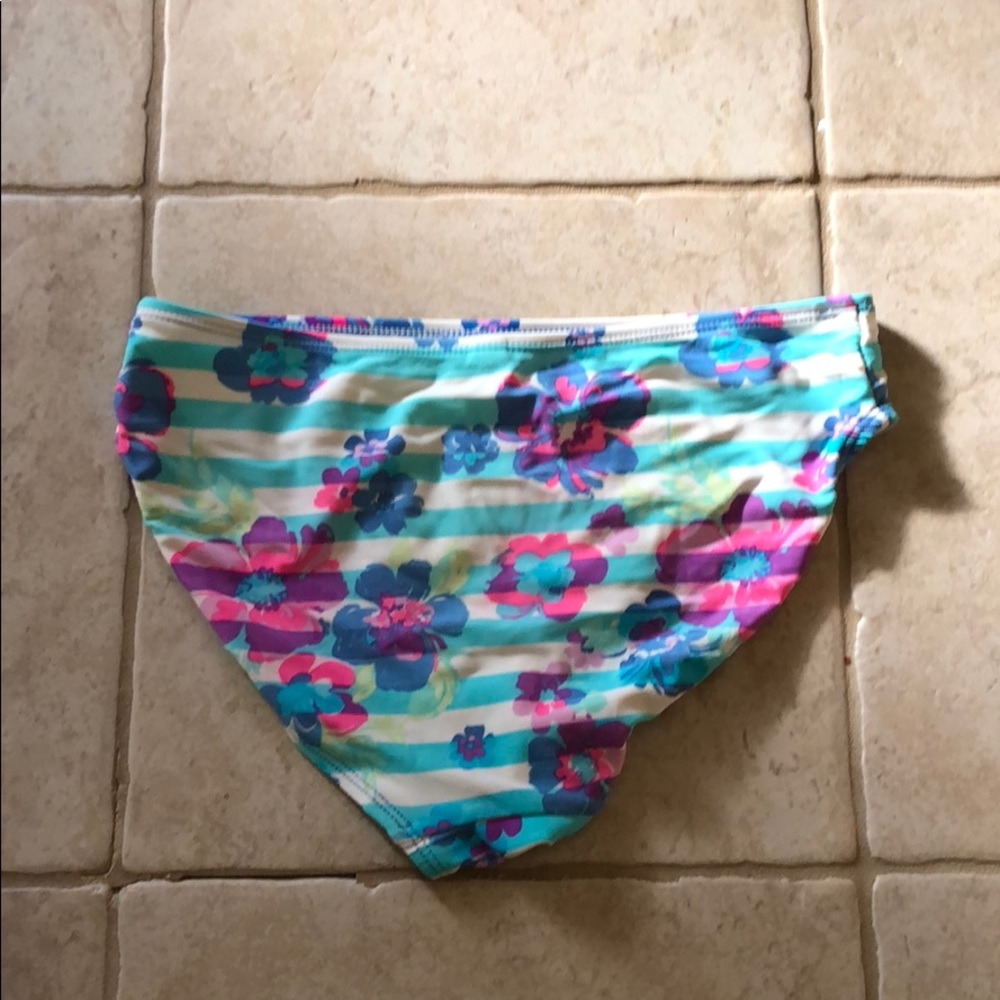 Girls Swim - Picture 2 of 2